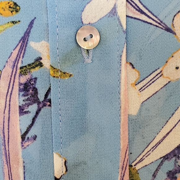 EUC Sleeveless Floral Button-down - Picture 6 of 10